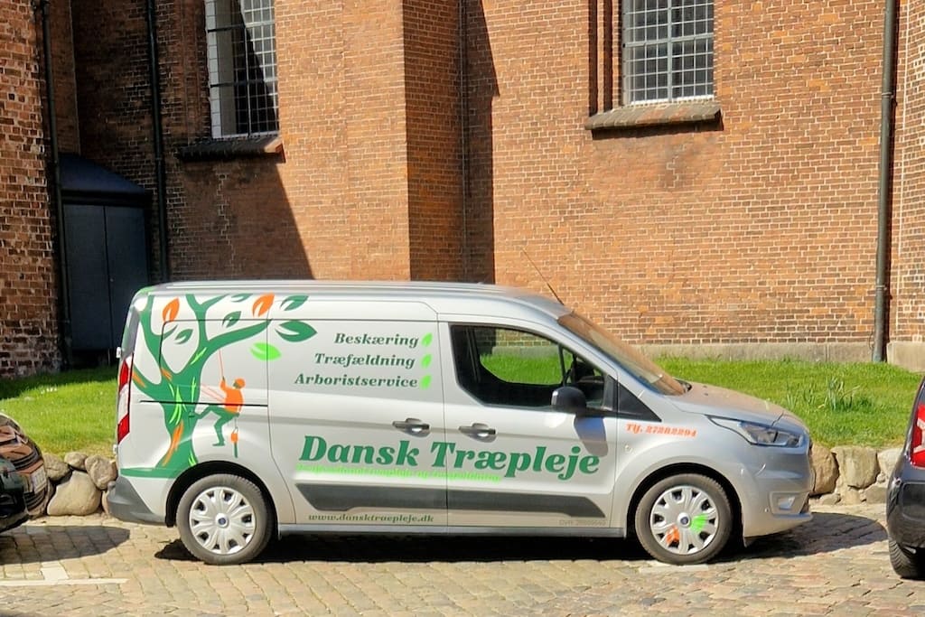 Dansk Træpleje i Jylland Dansk Træpleje bilen i Jylland